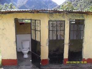 Spot less bathroms, assigned and cleaned by students. Photo:  Patricio Prieto